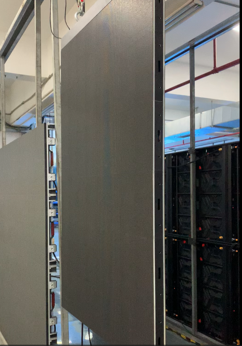 4K Внутренний светодиодный видеостенный дисплей Экран P2.976 53 мм Толщина Ультравысокая четкость