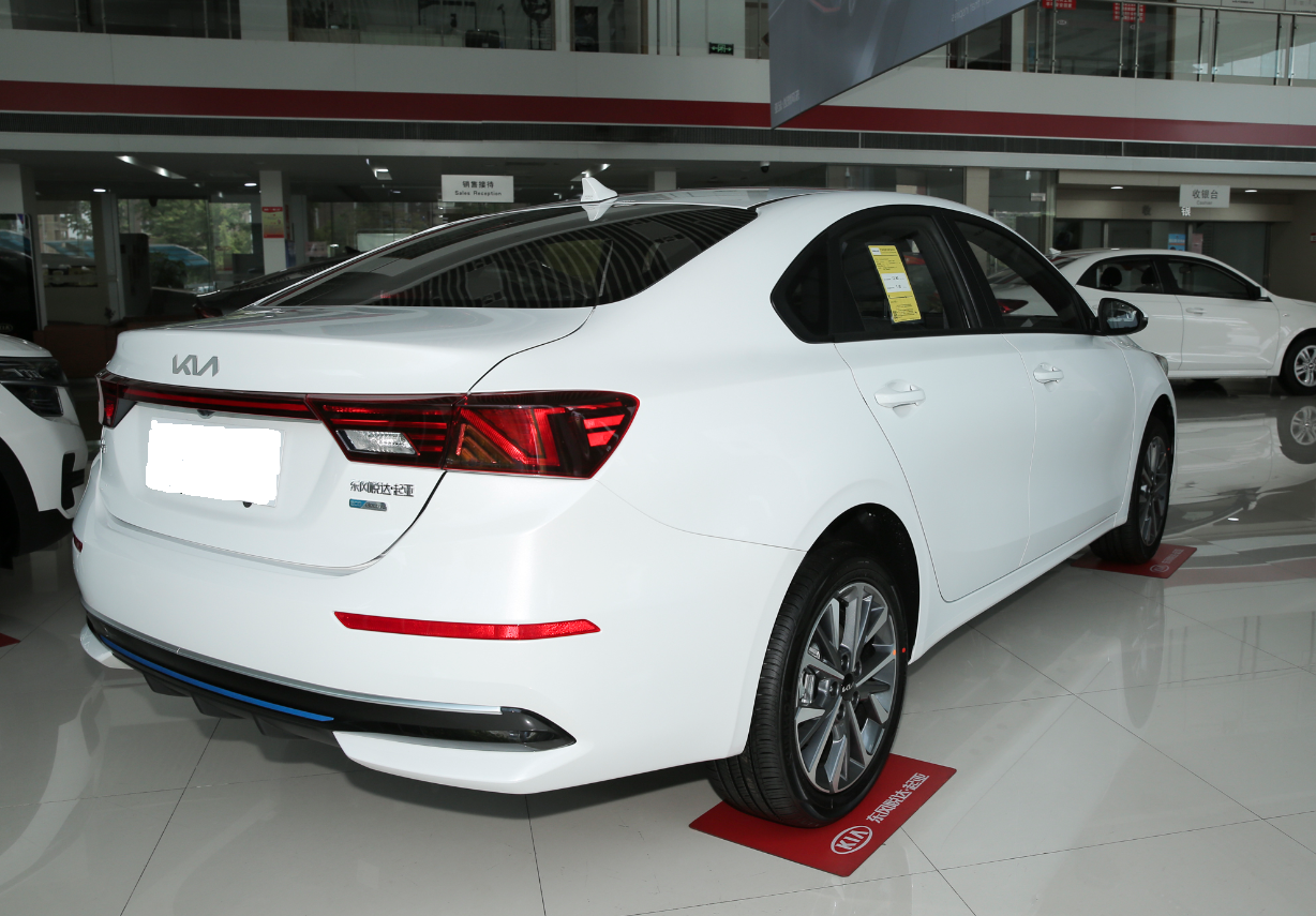 Левое рулевое управление Литий батарея KIA K3 2024 Электромобиль Энергетическое транспортное средство Седан для взрослых