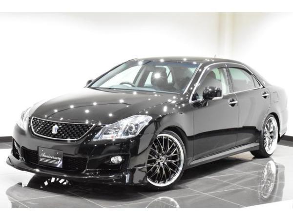 Toyota Crown 2.5 Sports Navigation Package New Black Leather Seat Covers / All-New Full Water Tank Capacity For The Car / All-New 20-Inch Tires And Wheels / All-New Aerodynamics / All-New LED Fog Lig