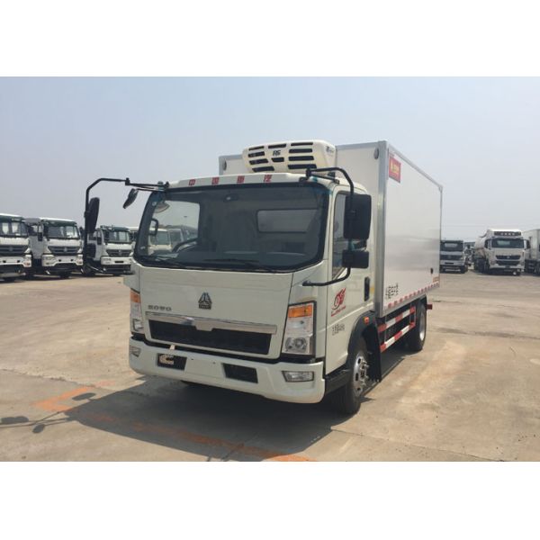 Euro 2 5 Ton Refrigerated Truck For Frozen Foods Transporting XL-300 -18 Degree