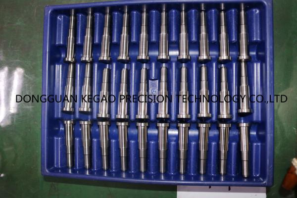O núcleo métrico do molde fixa o material SKS3 que lustra a precisão de 59HRC 0.003mm EDM