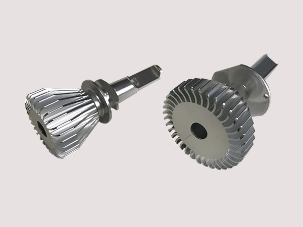 Полируя алюминиевые профили снабжения жилищем штранг-прессования, профили штранг