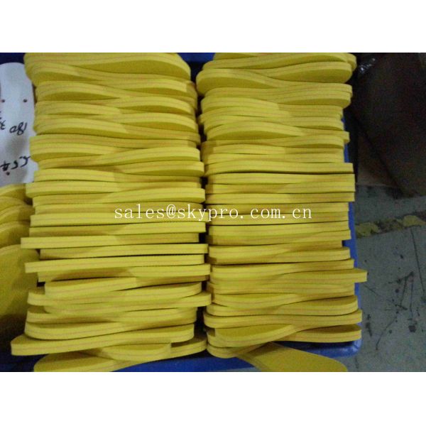 La célula cercana cortó lenguados de los deslizadores/la hoja azules del lenguado de EVA del gomaespuma de la relajación