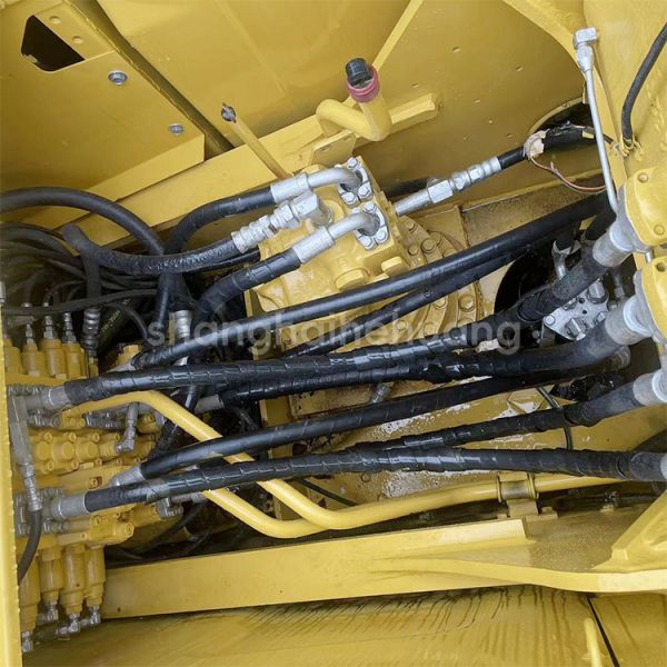 Used Japanese construction machinery Komatsu PC200 excavator with 0.8m3 bucket capacity