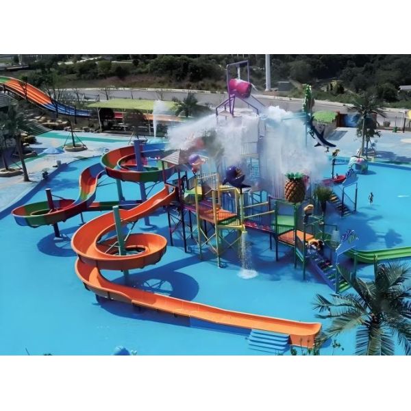 Medium Sized Water Village Park 680m2