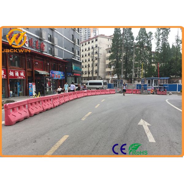 Road Crowd Control HDPE Solid Plastic Traffic Barriers 7.5 Kg Portable Road Barriers