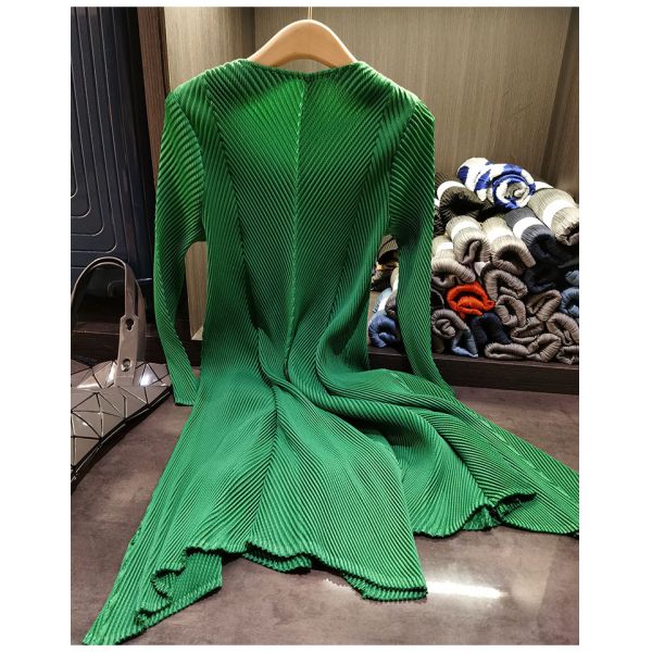 High-end 3d Flower Round Neck Long Sleeve Pleated Plus Size Women's Dresses