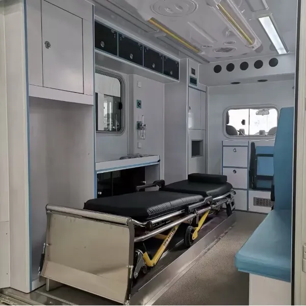 Japan Isuzu First Aid 4X4 Emergency ICU Ambulance for Patients Monitoring