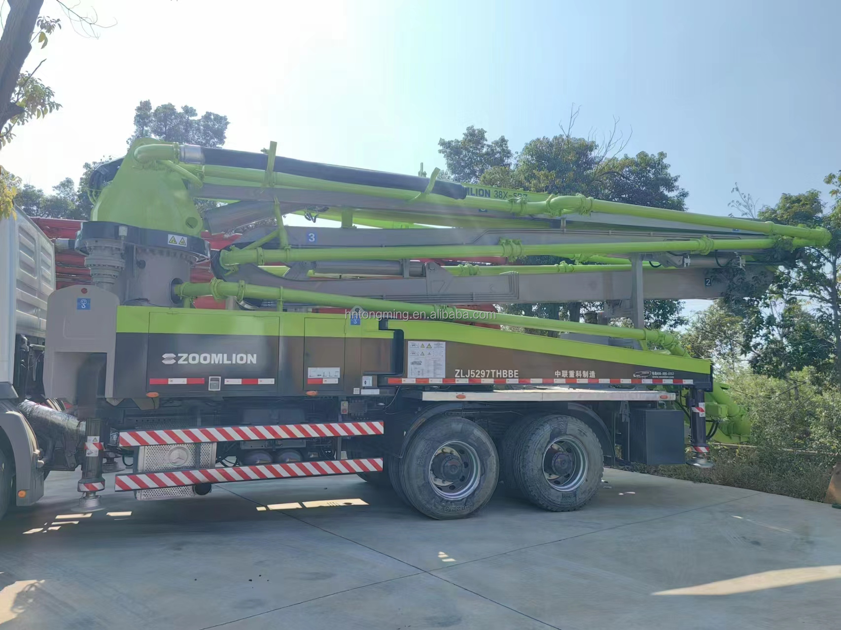 Used 2011 Zoomlion 38m 29 Ton Truck Mounted Concrete Pump Diesel Power with Actros 3341 Chassis