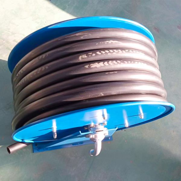 Superior-Seal 6' 20m Auto-Retractable Hose Reel The Ultimate Compact Tool for Streamlined Operations in the Oil Industry