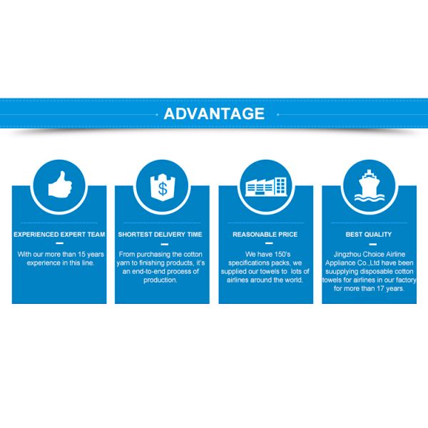 Индивидуал обтирает полотенце устранимой авиакомпании влажное