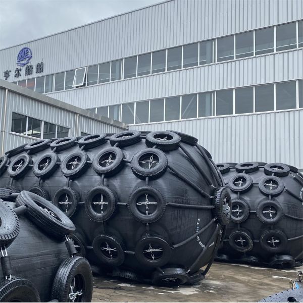 ISO17357 Certified Pneumatic Rubber Fender 50/80Kpa Pressure For Marine Protection