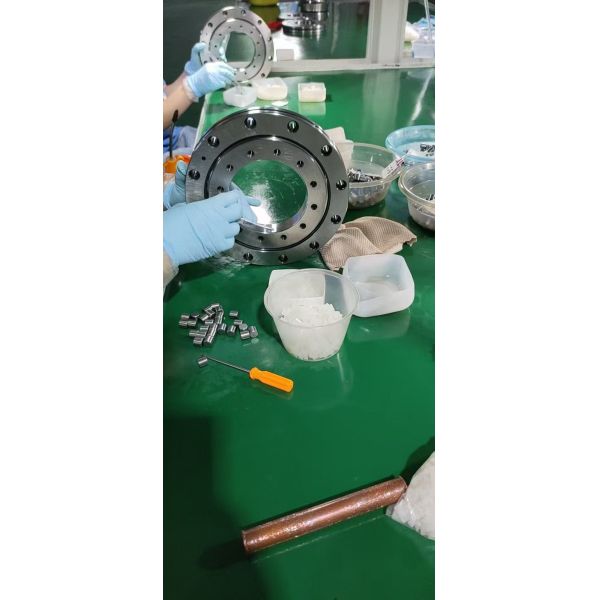 Slewing Crossed Roller Bearings XU080264 Slewing Ring Popular Robot Joint Bearings 6.7 kgs Weight XU Series