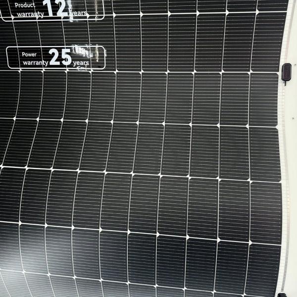 屋根材料 580W PVソフトソーラーハイブリッドインバーター 設計とショート回路電圧温度係数 0.04%
