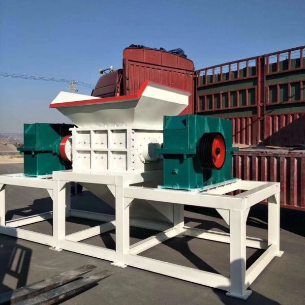 Recycling Paper Waste Books Scrap Wood Tree Root Waste Plastic Bottle Shredder Machine