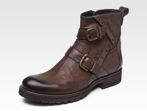 As botas de Chelsea da camurça dos homens do lazer, atam acima em volta das botas de Chukka de couro cinzentas do dedo do pé
