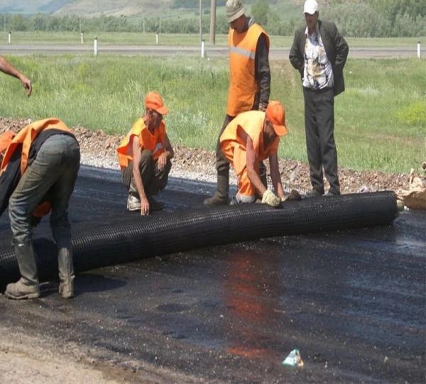 50kn/M-200kn/M Self Adhesive Fiberglass Geogrid com Asphalt Coating