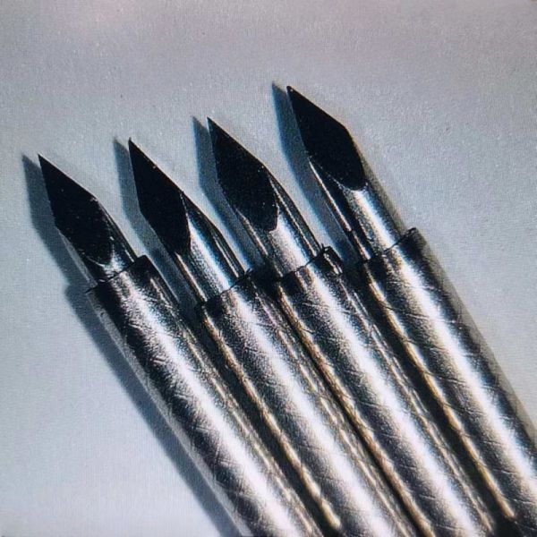 Triangular Knife Head Needle for Enhanced Accuracy in Medical Procedures