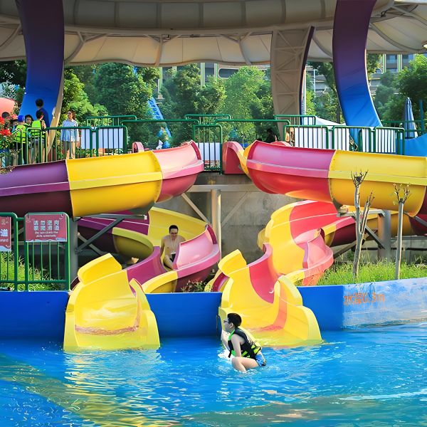 Fiberglass Water Slide with 12 Years Usage Period 1 Year Guarantee and 3D Rendering Design for Swimming Pools and Aqua Parks