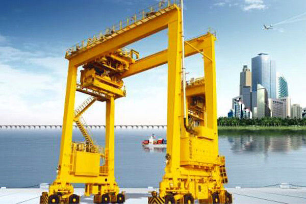 Outdoor Rubber Tired Container Gantry Crane , Double Girder Motorized Gantry Crane