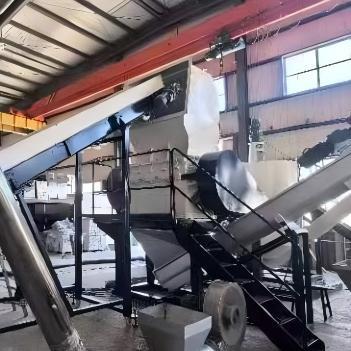 Automatic HDPE Bottles Crusher Machine 90KW for Plastic Recycling 1000kg/hr