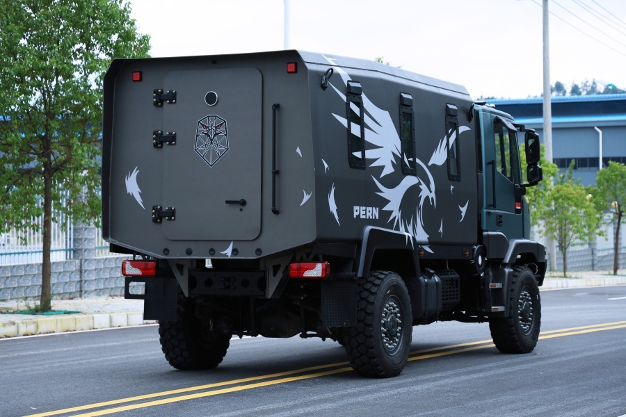 4x4 Off-Road Multi-purpose Square Cabin Personnel Carrier