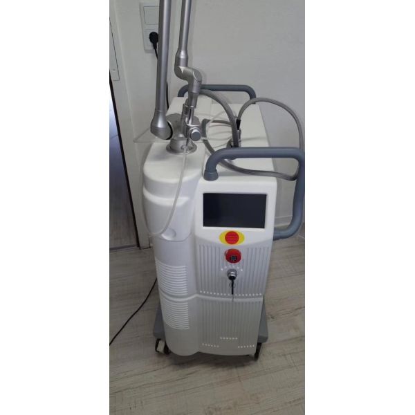 Машина 10600nm лазера СО2 салона красоты частичная, машина удаления Марк простирания лазера 30W