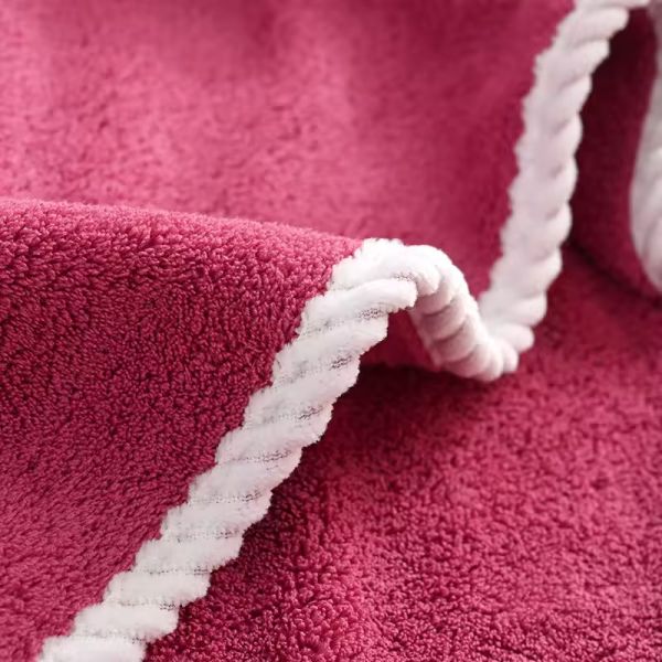 Un ensemble de serviettes en velours de corail Adorable dessin animé Parfait pour le bain des enfants