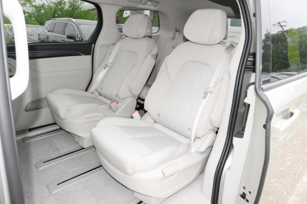 MPV Buick Gl8 2023 Land Business Cabin Comfort Edition com 8 assentos e caixa de velocidades manual