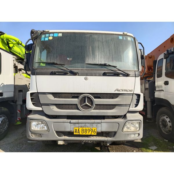 ZOOMLION 52m camión de la bomba de hormigón 2013 bomba de auge chasis de Benz