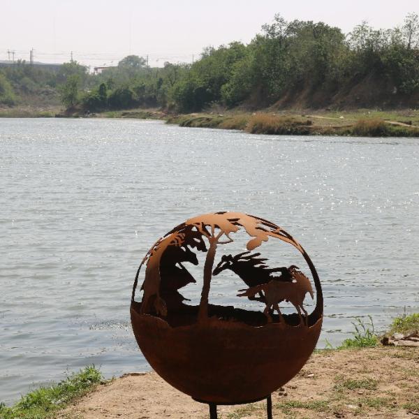 Outdoor Sphere Corten Steel Fire Pit 80cm Stoves Packed In Wooden Box