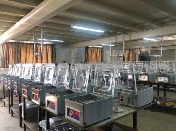 Máquina de embalagem a vácuo para restaurantes DQVC240T Máquina de embalagem de pele de alta velocidade