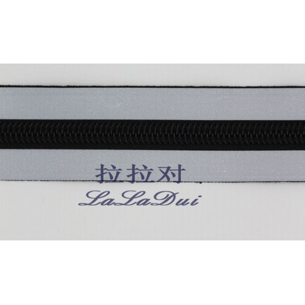 High Tenacity Molded Plastic Zipper , Waterproof Long Chain Large Plastic Zipper