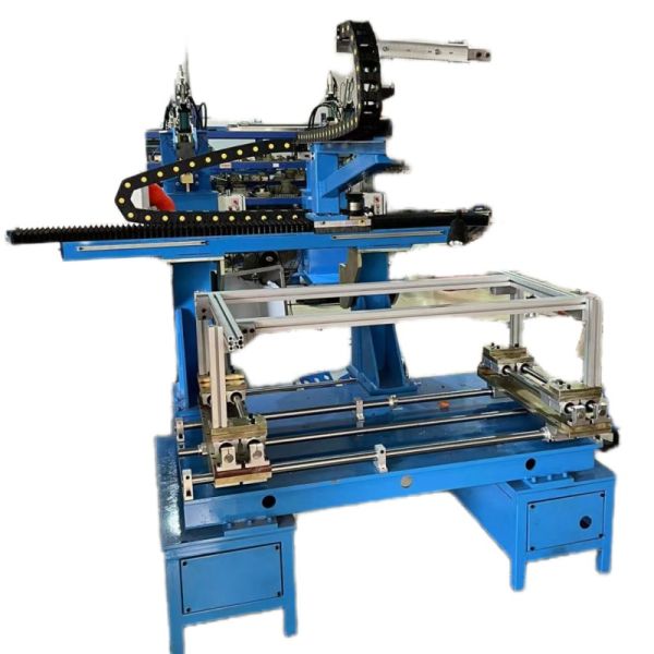 Machine de soudage CNC pour le bord intérieur du panneau