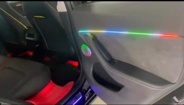 Iluminação ambiental Rainbow symphony dinâmica Radium escultura para Tesla Modelo Y ((2021-2022)