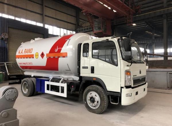 HOWO distributeur remplissant de bateau-citerne de cylindre mobile de camion-citerne aspirateur de gaz de LPG de 5 tonnes