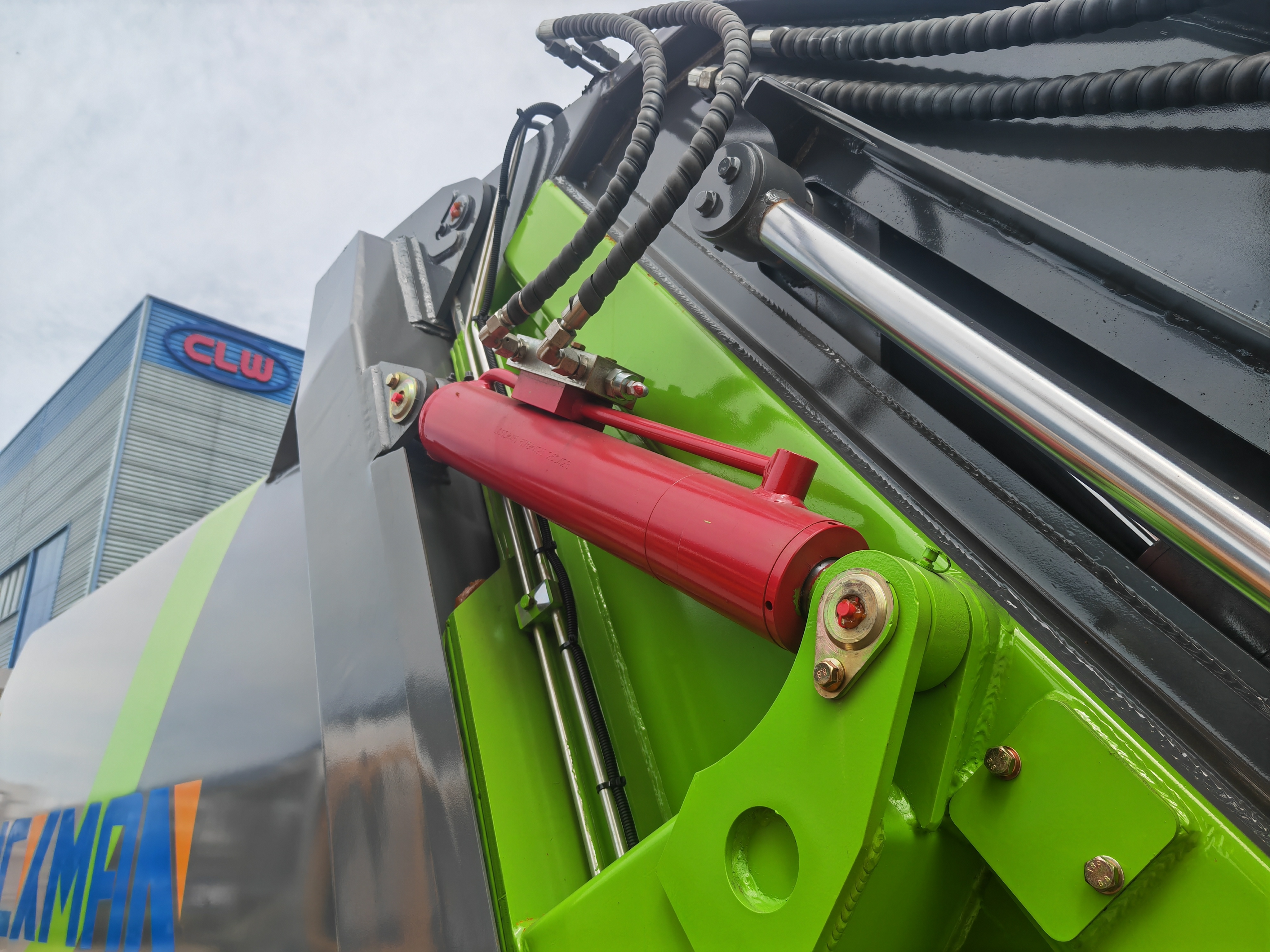 JMC Compactor Garbage Collection Bin Cleaning Truck For Sale in Morocco