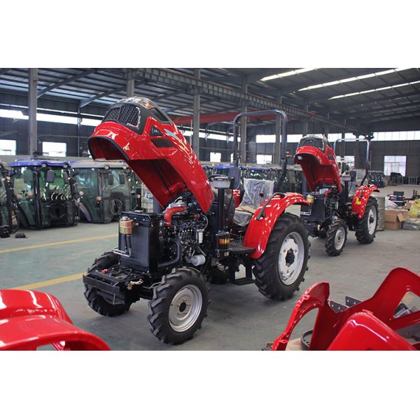 Маленький трактор 4WD идеально подходит для небольших садов