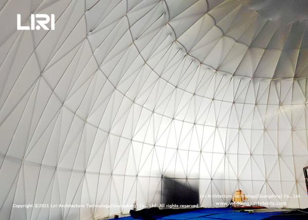 Barracas da abóbada Geodesic da tela da bola da projeção para o cinema