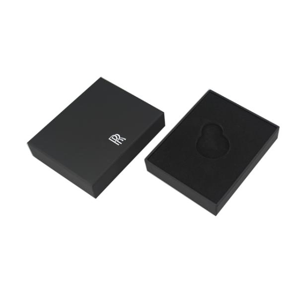 Logo personnalisé Logo Soft Touch Black Rigid Cardboard Boîtes Paper Emballage Coin avec plateau en mousse EVA