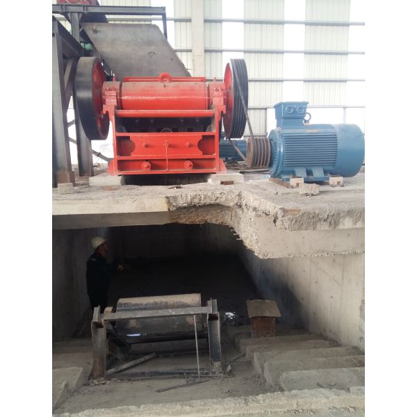 Industrial Crusher with 100 Boxes Per Hour Crushing Capacity, High Manganese Steel Liner, and ≤25mm Discharging Size