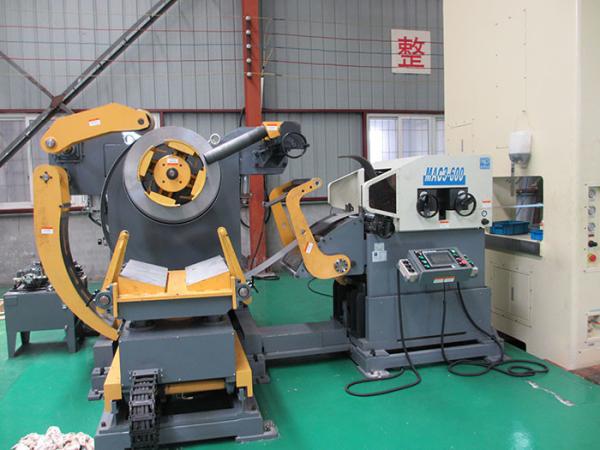 Hydraulic Double Head Material Frame Steel Plate Straightening Machine High Unwinding Speed