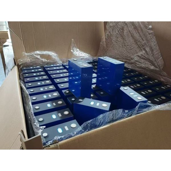 12.8V 200Ah Lithium Ion Battery With Superior Stability & Longer Lifespan Than Lead Acid