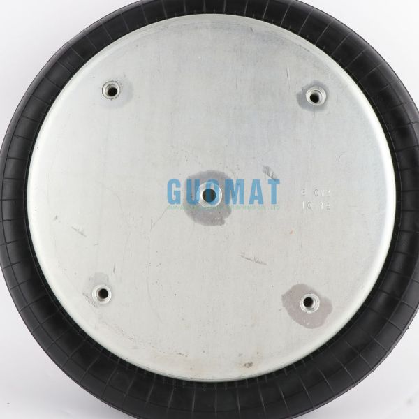Хелпер тележки Goodyear кладет 1B15-375 в мешки положил подвес в мешки W01-358-8158