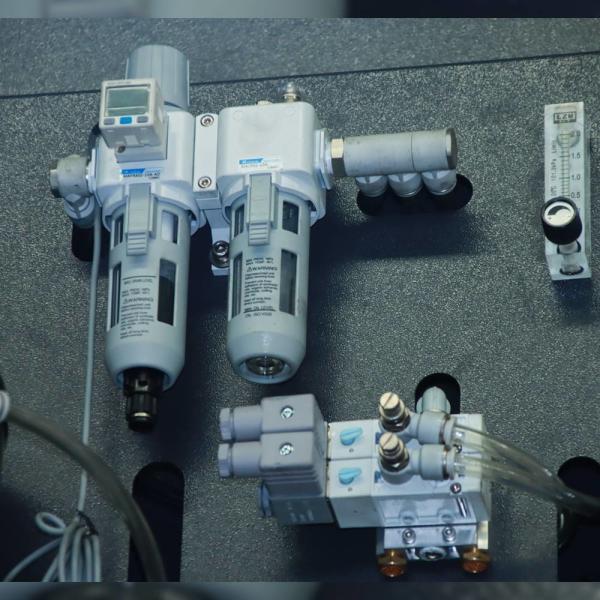 GMC-3020 一般ガントリー加工センター スピンドルノズから作業台表面までの距離1050mm