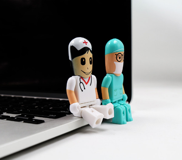 Белый УСБ характера управляет диском мультфильма у доктора Пендриве, ручкой 8гб памяти медсестры 16гб милой