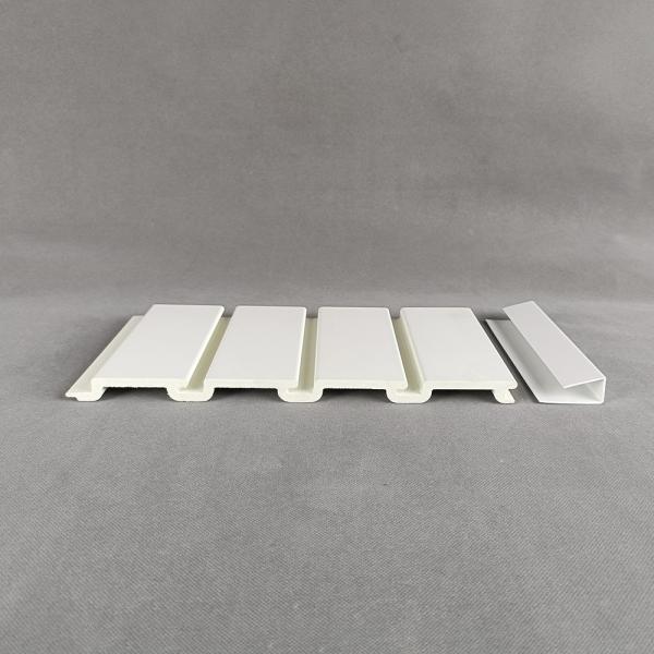PVC stratifié Slatwall en bois lambrisse pour la décoration de salle d'exposition