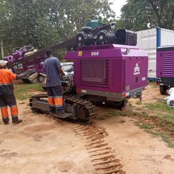 Separated DTH Drilling Rig Rotary Torque 2500N.m Borehole Drilling Equipment Surface Drill Rigs