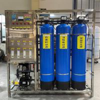 Eau potable minérale pure filtration de l'eau par osmose inverse
