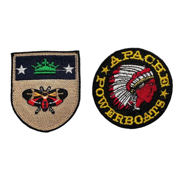 Утюг нестандартной конструкции на вышивке пчелы заплаты вышивки полной с границей Merrow